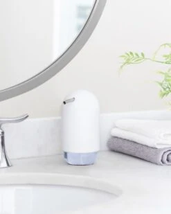 Umbra Touch Saippuapumppu Valkoinen -Yleinen Kotikauppa 023273 660 insitu image 2