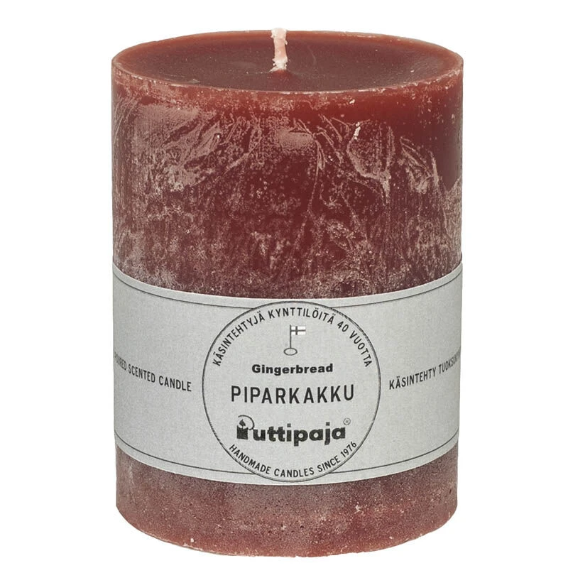 Puttipaja Läpivärjätty Tuoksukynttilä 10 Cm Piparkakku 1 Puttipaja Läpivärjätty Tuoksukynttilä 10 Cm Piparkakku