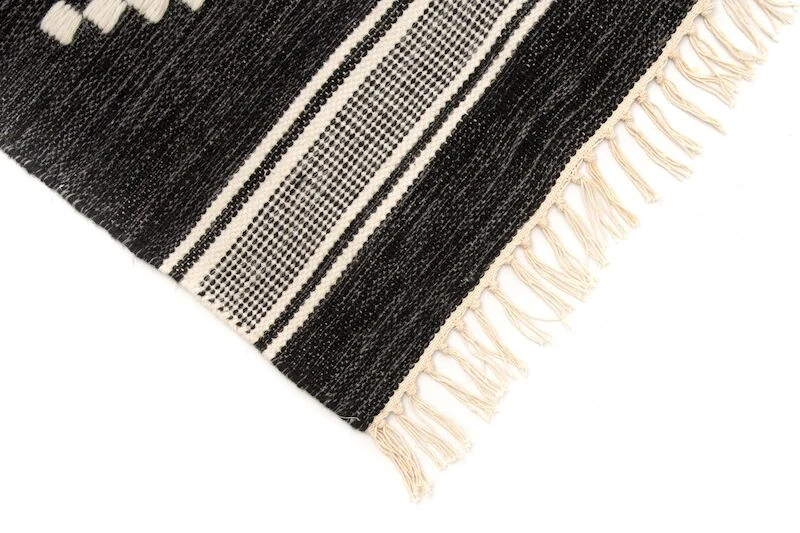 4Living Inari Villamatto 140x200 Cm Musta/valkoinen 1 4Living Inari Villamatto 140x200 Cm Musta/valkoinen