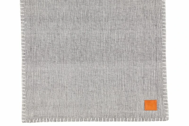 Fanni K Tikki Kaitaliina 35x140 Cm Tummanharmaa 4 Fanni K Tikki Kaitaliina 35x140 Cm Tummanharmaa - Image 4