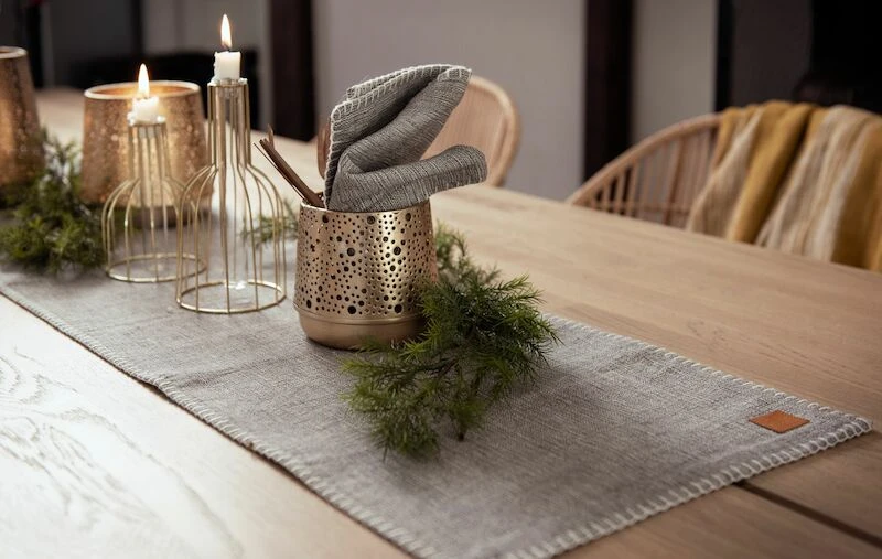 Fanni K Tikki Kaitaliina 35x140 Cm Tummanharmaa 2 Fanni K Tikki Kaitaliina 35x140 Cm Tummanharmaa - Image 2