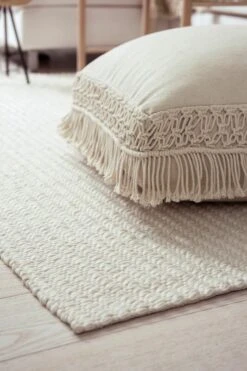 Fanni K Macrame Lattiatyyny 60x60 Cm Luonnonvalkoinen 9 Fanni K Macrame Lattiatyyny 60x60 Cm Luonnonvalkoinen -Yleinen Kotikauppa 334997 d 03