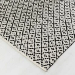 4Living Huurre Kaksipuolinen Villamatto 80x200 Cm Musta/valkoinen 8 4Living Huurre Kaksipuolinen Villamatto 80x200 Cm Musta/valkoinen -Yleinen Kotikauppa 4 living huurre villamatto 200x290cm web 4