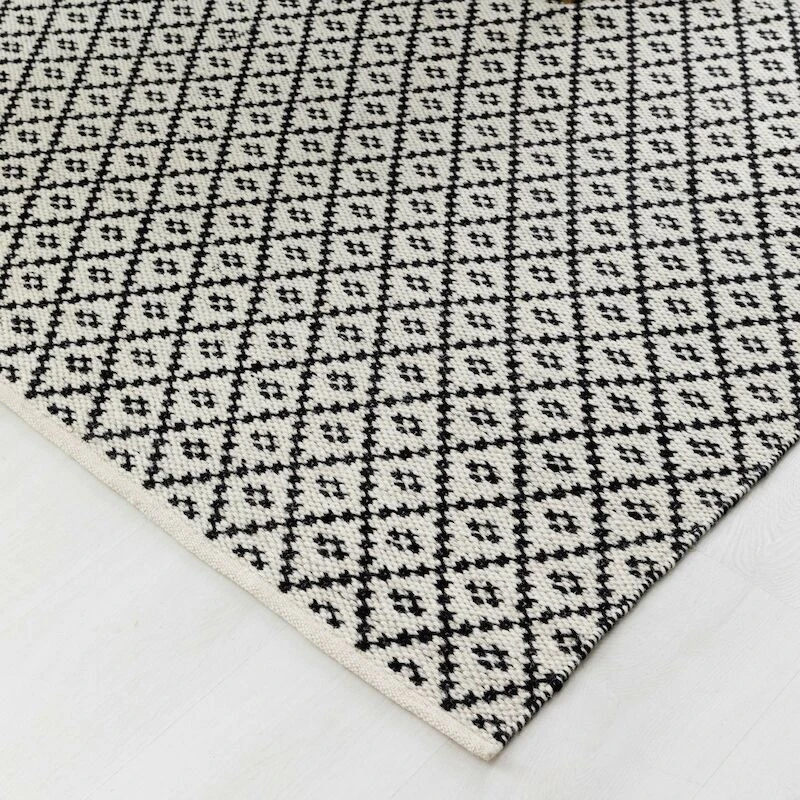 4Living Huurre Kaksipuolinen Villamatto 80x200 Cm Musta/valkoinen 3 4Living Huurre Kaksipuolinen Villamatto 80x200 Cm Musta/valkoinen - Image 3