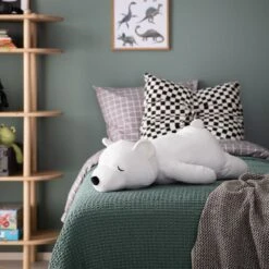 4Living Nalle Pehmolelu 65x48 Cm Valkoinen 7 4Living Nalle Pehmolelu 65x48 Cm Valkoinen -Yleinen Kotikauppa 4living nalle tyyny 65x48 cm web 4