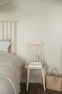 Rowico Riggins Sängynpääty Valkopesty