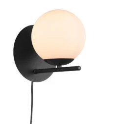 Trio Pure Seinävalaisin E27 Mattamusta