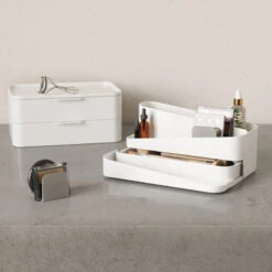 Umbra Glam Järjestelijä Kosmetiikkatuotteille Valkoinen 10 Umbra Glam Järjestelijä Kosmetiikkatuotteille Valkoinen -Yleinen Kotikauppa Umbra20Glam20jarjestelija20kosmetiikkatuotteille20valkoinen 1