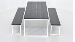 Honka 8-hengen Ruokailuryhmä Penkeillä Musta/valkoinen Metallijaloilla