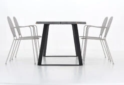 Triangel-Melena 4-hengen Ruokailuryhmä Savunharmaa/musta -Yleinen Kotikauppa Veke Triangel Melena 4 hengen ruokailuryhma savunharmaa musta 4 0