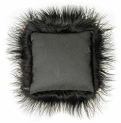 Cuero Design Wild Lampaantaljatyyny Musta -Yleinen Kotikauppa cuero wild black 200913 cuero dsc08842