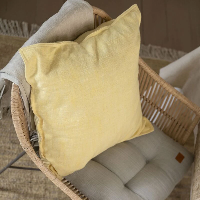 Fanni K Porvoo Tyyny 50x50 Cm Voinkeltainen 1 Fanni K Porvoo Tyyny 50x50 Cm Voinkeltainen