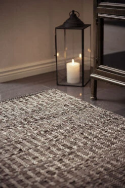 Fanni K Ratsu Nahkamatto Vaaleanharmaa 140x200cm