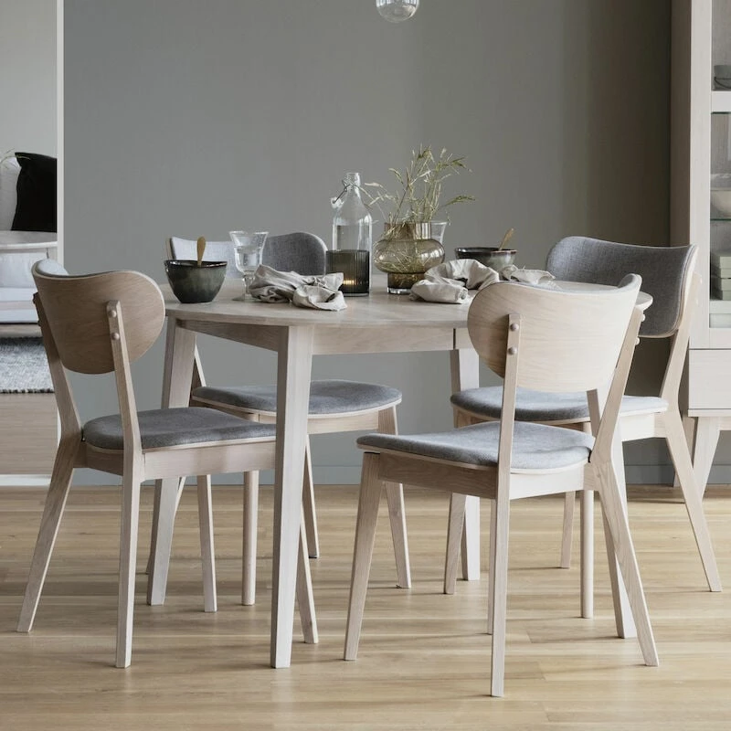 Rowico Filippa-Kato Pyöreä 4-hengenruokailuryhmä Valkoöljytty Tammi/valkolakattu 1 Rowico Filippa-Kato Pyöreä 4-hengenruokailuryhmä Valkoöljytty Tammi/valkolakattu