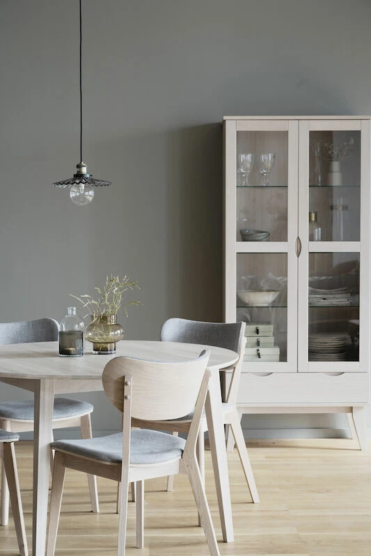 Rowico Filippa-Kato Pyöreä 4-hengenruokailuryhmä Valkoöljytty Tammi/valkolakattu 2 Rowico Filippa-Kato Pyöreä 4-hengenruokailuryhmä Valkoöljytty Tammi/valkolakattu - Image 2