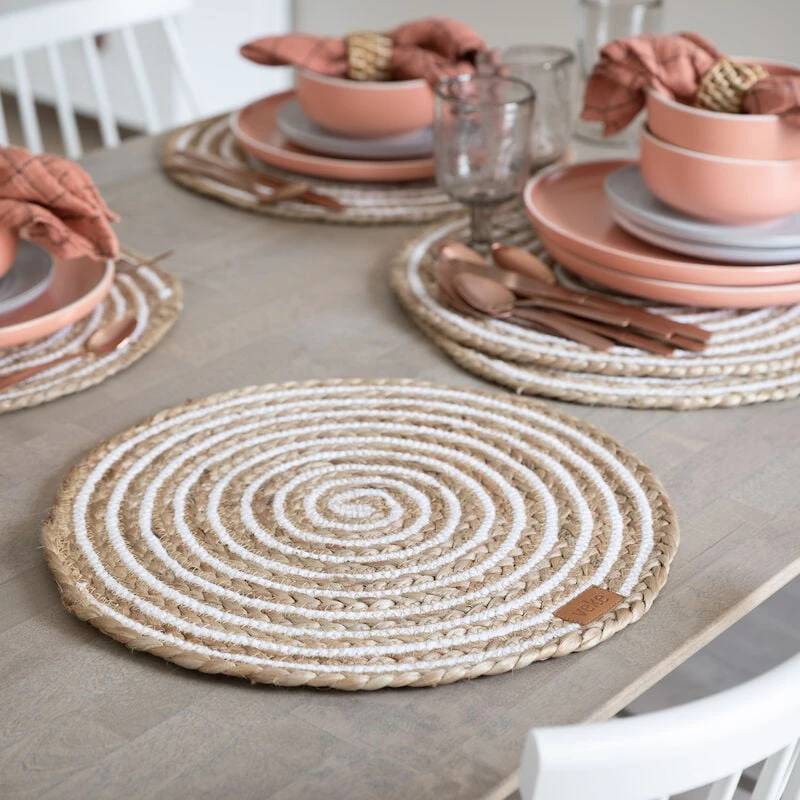 Kieppi Pyöreä Pöytätabletti Ø38 Cm Luonnonväri/valkoinen 1 Kieppi Pyöreä Pöytätabletti Ø38 Cm Luonnonväri/valkoinen