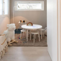 Bloomingville Keinutuoli Laama -Yleinen Kotikauppa napero lasten poytaryhma 1