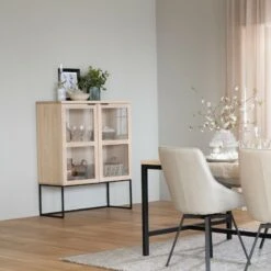 Rowico Everett Vitriini 95x41x125 Cm Valkopesty Tammi 8 Rowico Everett Vitriini 95x41x125 Cm Valkopesty Tammi -Yleinen Kotikauppa rowico everett kaappi lasiovilla 95x41x105cm valkopesty tammi 7