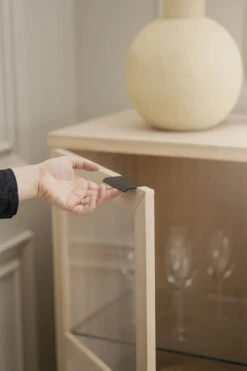 Rowico Everett Vitriini 95x41x125 Cm Valkopesty Tammi 10 Rowico Everett Vitriini 95x41x125 Cm Valkopesty Tammi -Yleinen Kotikauppa rowico everett kaappi lasiovilla 95x41x105cm valkopesty tammi 8