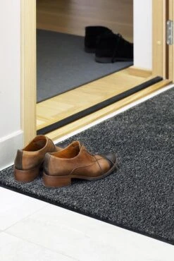 Narma Bali Ovimatto Harmaa 60x80 Cm 7 Narma Bali Ovimatto Harmaa 60x80 Cm -Yleinen Kotikauppa s doormat bali grey int 1